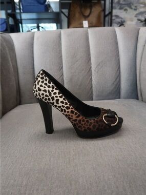 Gucci Leopard Print Peep Toe Heel with Gold-Tone Buckle - Brown/Black